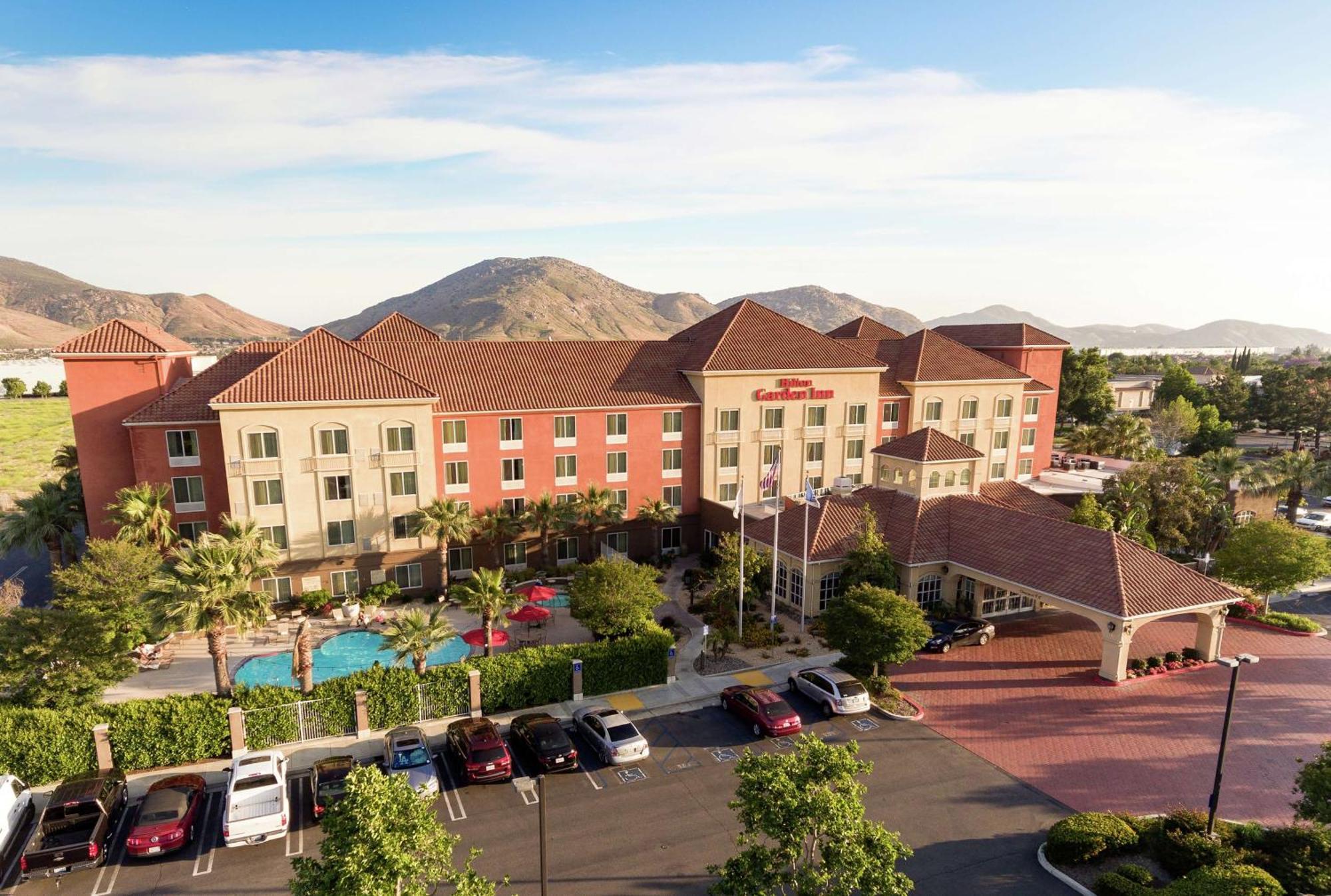 Hilton Garden Inn Fontana Exterior photo